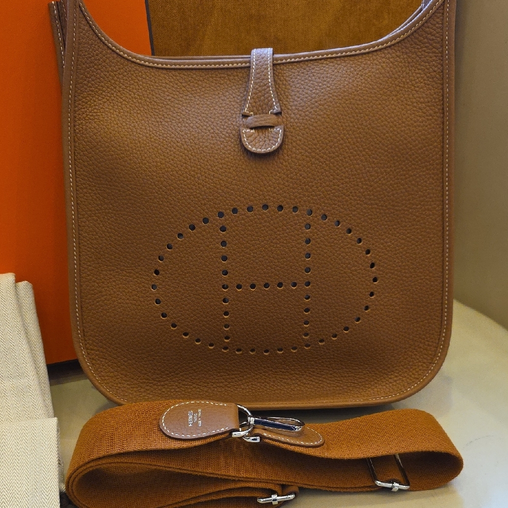 Hermes EVELYNE POCHE III 29 CLEMENCE BULL CALFSKIN IN GOLD COLOR AND PALADIUM HW